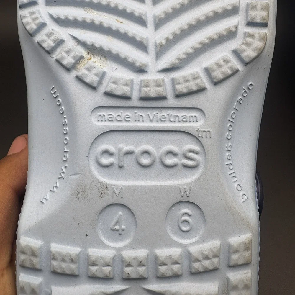 Crocs Bluey Friends Forever Unisex US M4/W6 Classic Clog Multicolor Lightweight